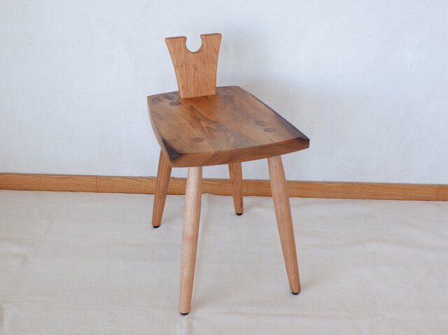 現品・一点物 】 小さな背もたれの椅子 | iichi 日々の暮らしを 現品・一点物 】 小さな背もたれの椅子 | iichi 日々の暮らしを