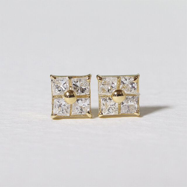 18kダイヤモンドスタッドピアス ケース付き K18 0.30ct スクエアダイヤモンドピアス 四角 18金 華やか イエロー