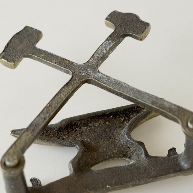 Metal Letter Holder | iichi 日々の暮らしを心地よくするハンドメイド