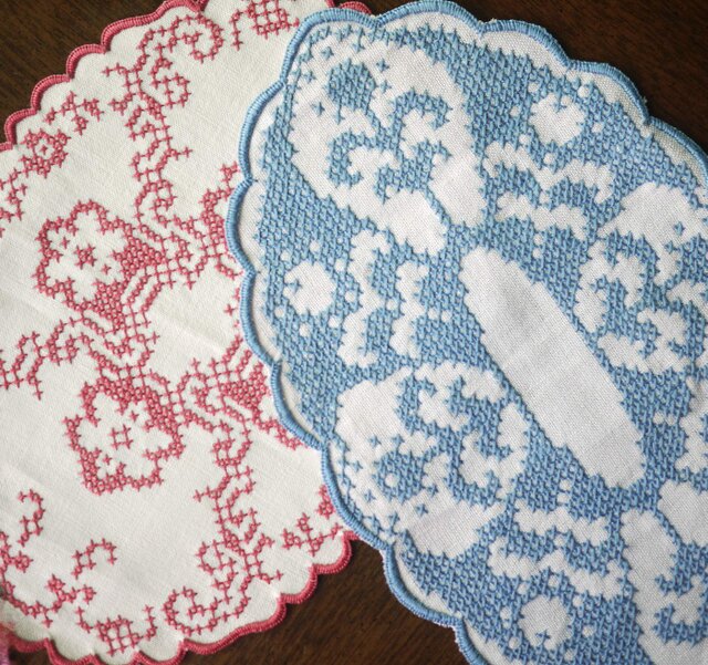 一色刺繍 楕円ドイリー2枚 クロスステッチ ドイツ | iichi 日々の