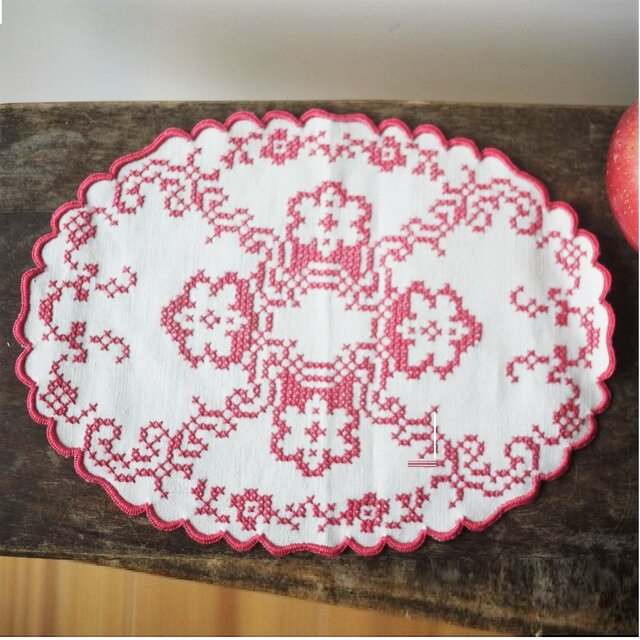 一色刺繍 楕円ドイリー2枚 クロスステッチ ドイツ | iichi 日々の