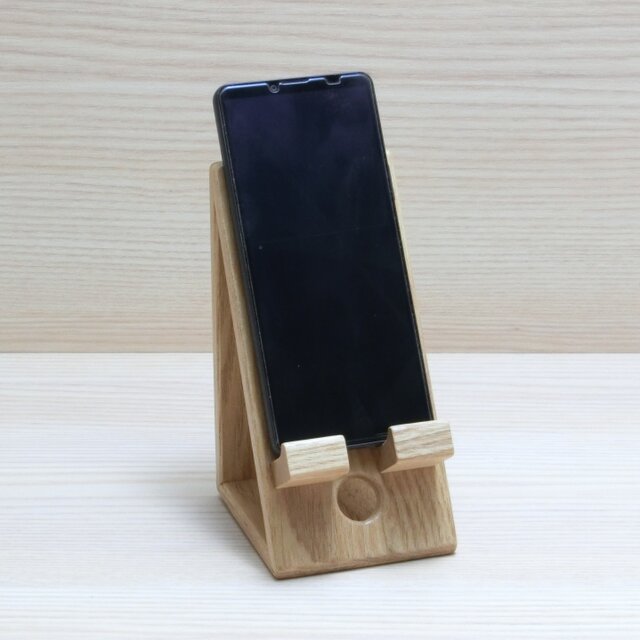 スマホスタンド（天然木タモ材、縦横置き・充電対応） | iichi 日々の