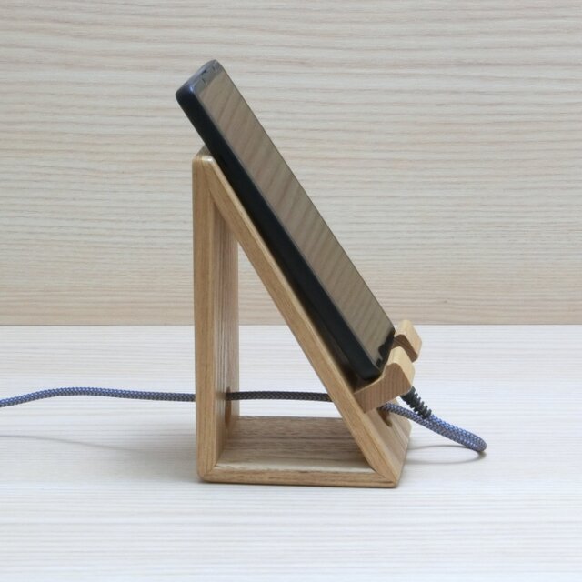 スマホスタンド（天然木タモ材、縦横置き・充電対応） | iichi 日々の