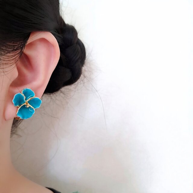 blue enamel flower ヴィンテージイヤリング | iichi 日々の暮らしを