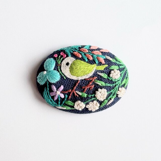 ことりと草花の刺繍ブローチ(botanical）#485 | iichi 日々の暮らしを