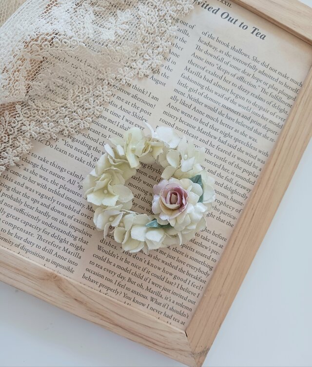 染め布花＊アナベルとミニ薔薇のリースブローチ | iichi 日々の暮らし