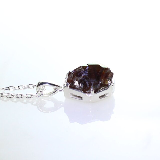 Sv925 レインボーガーネットペンダント 9.68ct | iichi 日々の暮らしを