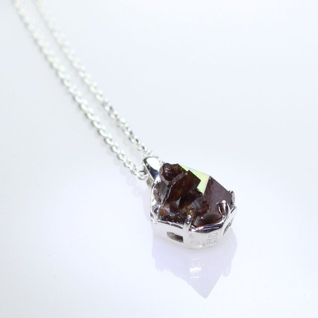 Sv925 レインボーガーネットペンダント 9.68ct | iichi 日々の暮らしを