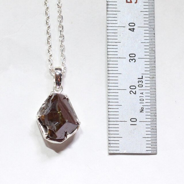 Sv925 レインボーガーネットペンダント 9.68ct | iichi 日々の暮らしを