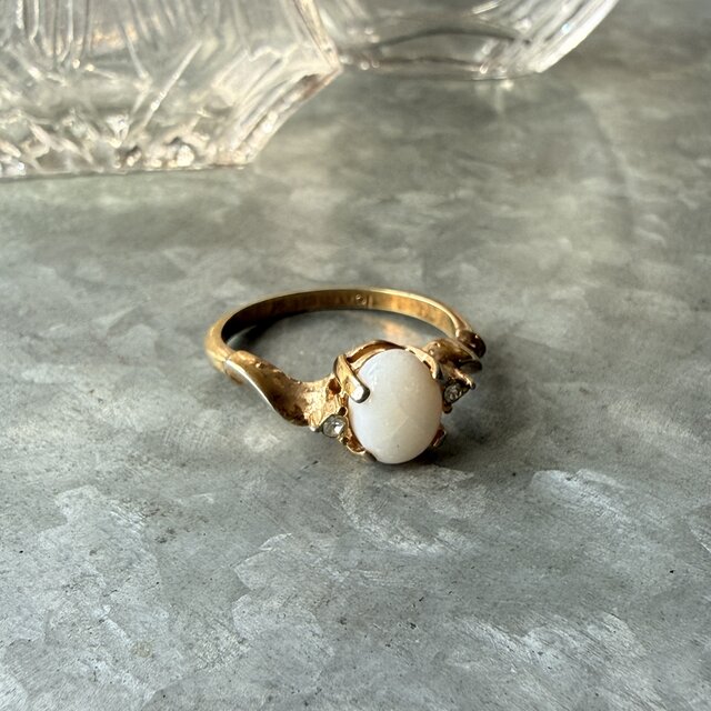R442-ヴィンテージリング U.S.A.1980's 18K HGE Opalescent Cabochon