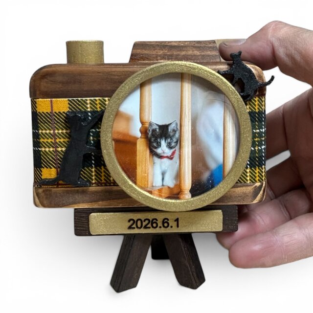父の日ギフト】写真をセットしてお届け！猫とカメラの木製印鑑スタンド