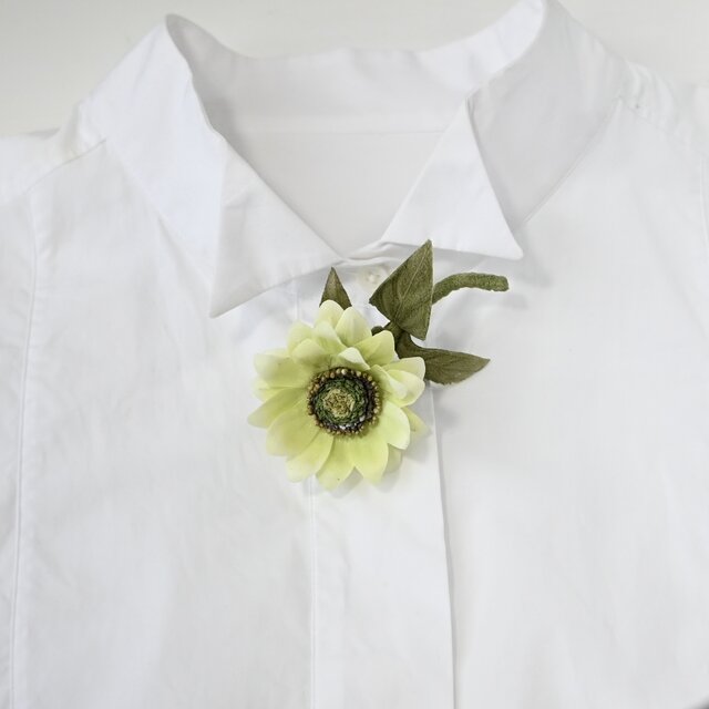 布花 お洋服に合わせやすい、やさしいグリーンイエローのひまわりの