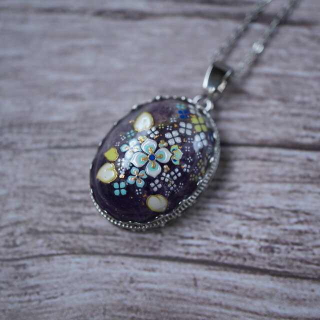 アメジストと紫陽花の蒔絵ペンダント｜天然石アクセサリー 金箔 