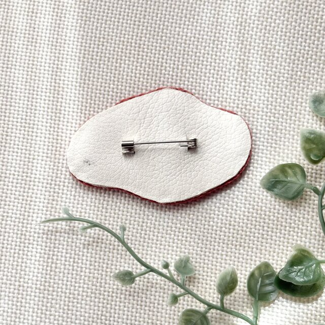 お花をギュッと詰め込んだ、ぷっくり刺繍ブローチ | iichi 日々の