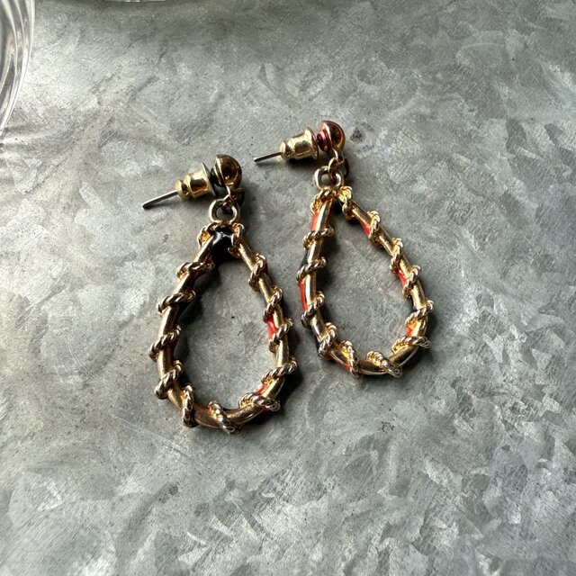 P794-ヴィンテージピアス U.S.A. 1980's Red and Black Enamel Twisted