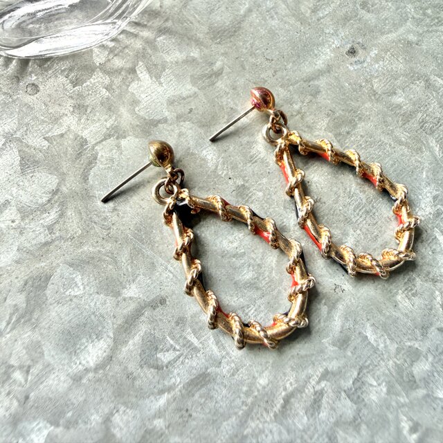 ピアス　No.4982 P794-ヴィンテージピアス U.S.A. 1980's Red and Black Enamel Twisted