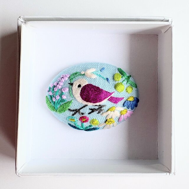 ことりと草花の刺繍ブローチ(botanical）#48 | iichi 日々の暮らしを