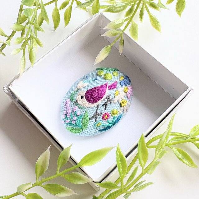 ことりと草花の刺繍ブローチ(botanical）#48 | iichi 日々の暮らしを