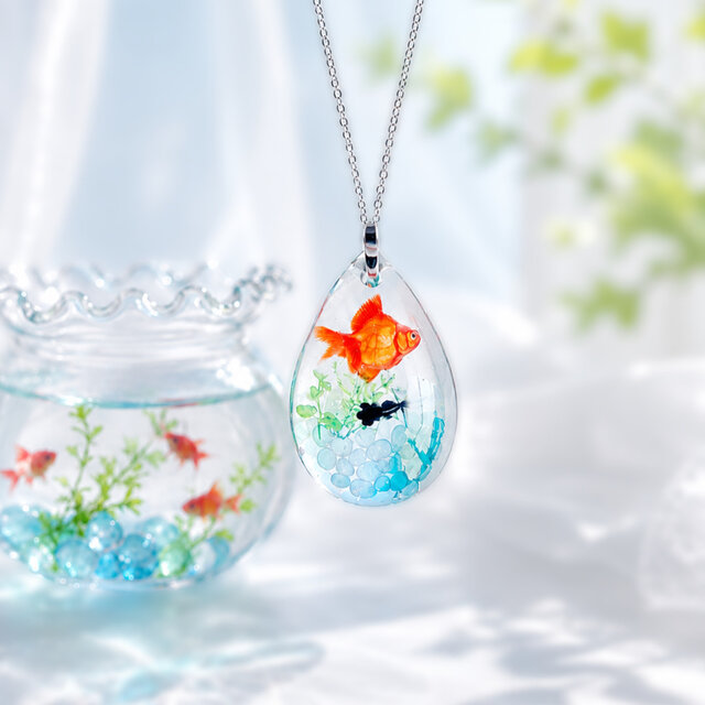 涼やか金魚のサマーネックレス | iichi 日々の暮らしを心地よくする
