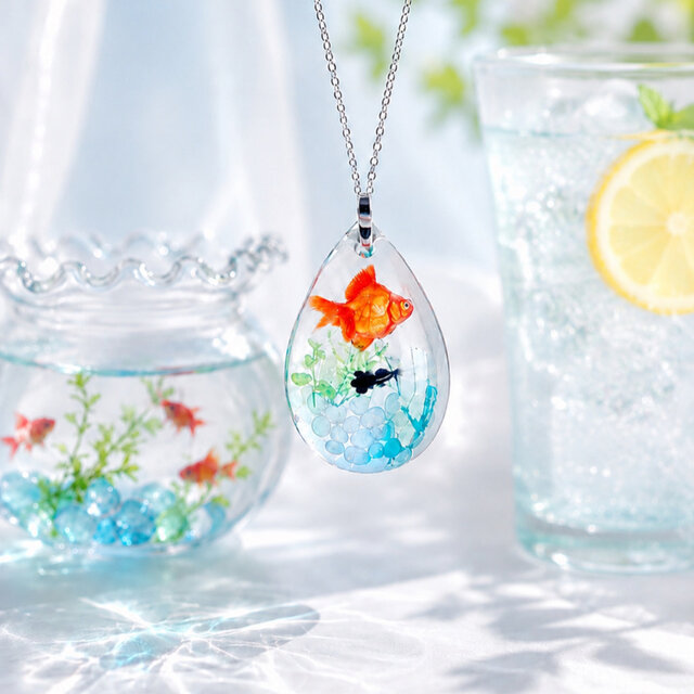 創作ネックレス【J048✿天然石華やかネックレス】 涼やか金魚のサマーネックレス | iichi 日々の暮らしを心地よくする