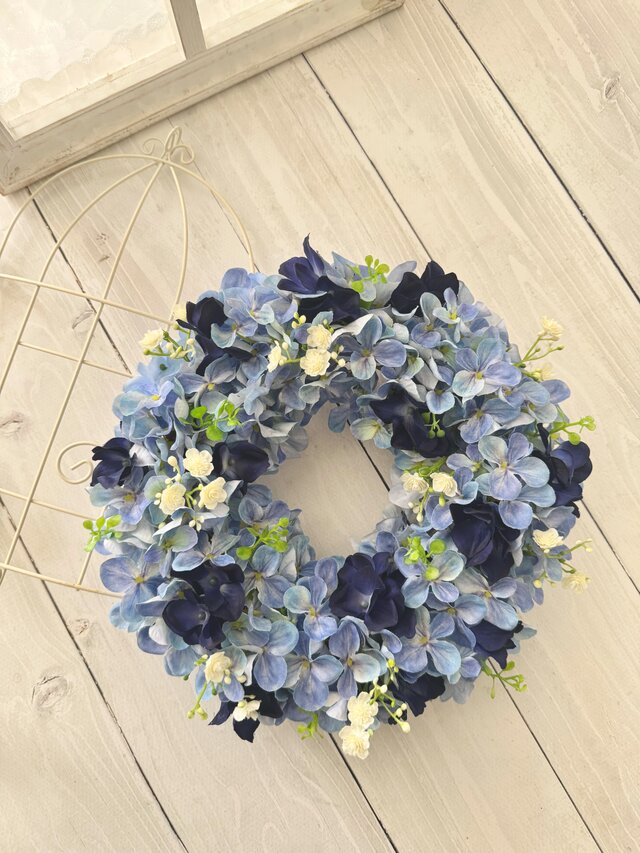 季節を飾る】青のグラデーションが美しい紫陽花リース | iichi 日々の