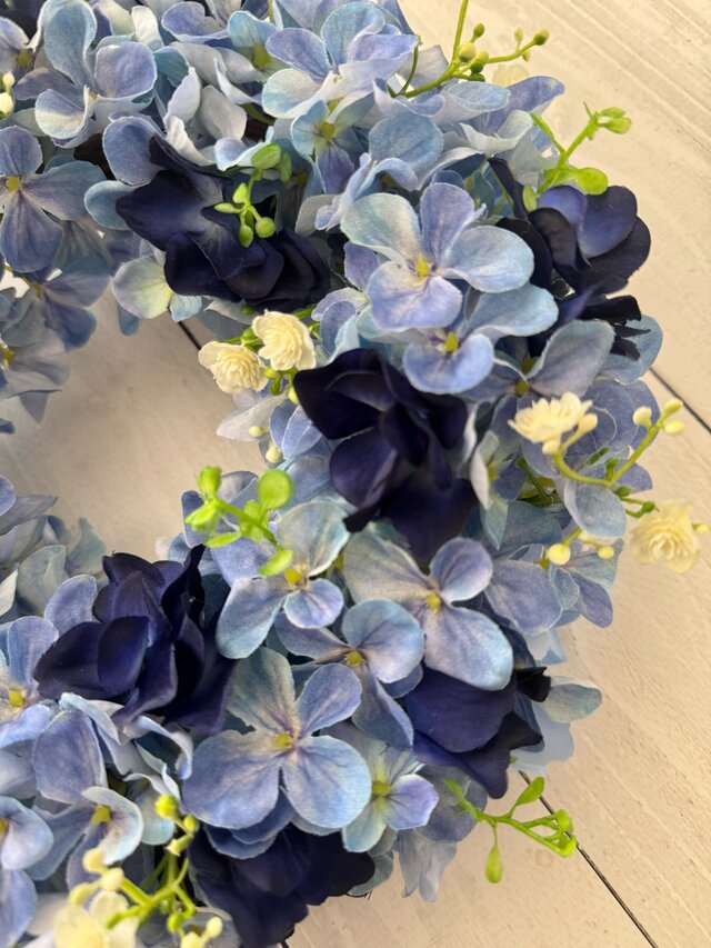 季節を飾る】青のグラデーションが美しい紫陽花リース | iichi 日々の