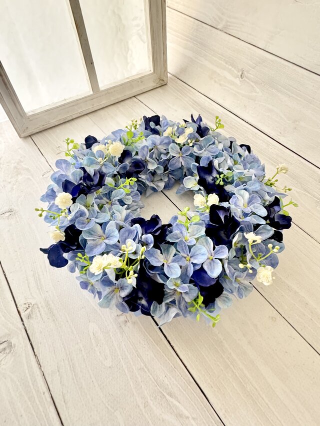 季節を飾る】青のグラデーションが美しい紫陽花リース | iichi 日々の