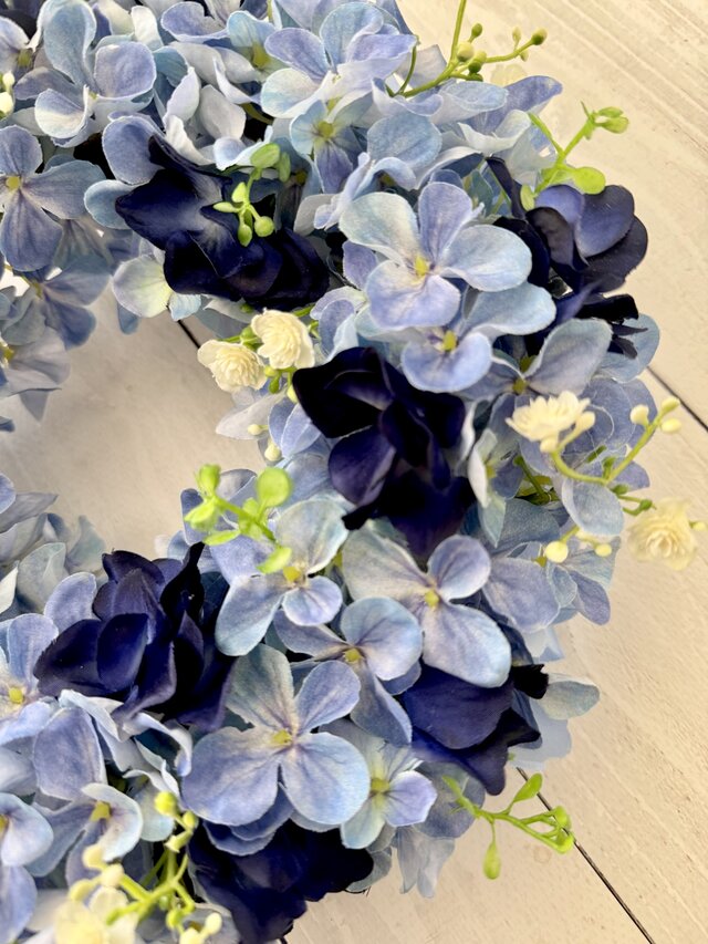季節を飾る】青のグラデーションが美しい紫陽花リース | iichi 日々の