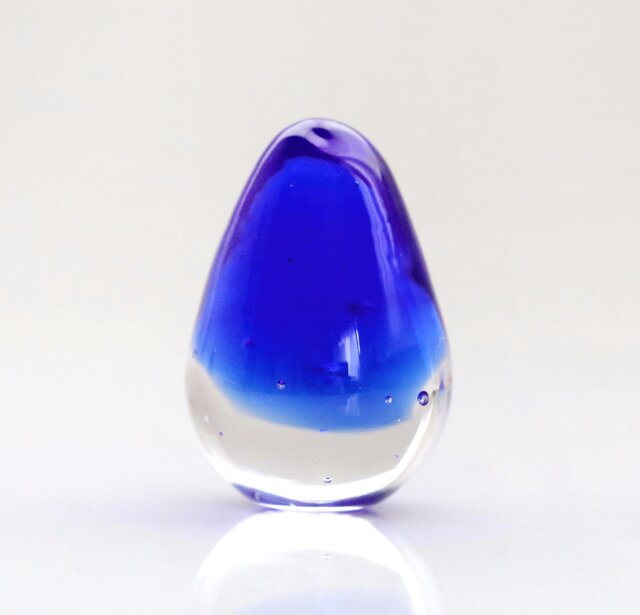 ガラスの雫の小さなオブジェ 「宵のブルー」 | iichi 日々の暮らしを