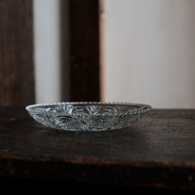 ギザギザで素敵◇プレスガラス波縁中皿 antiques/vintage ニュートロ