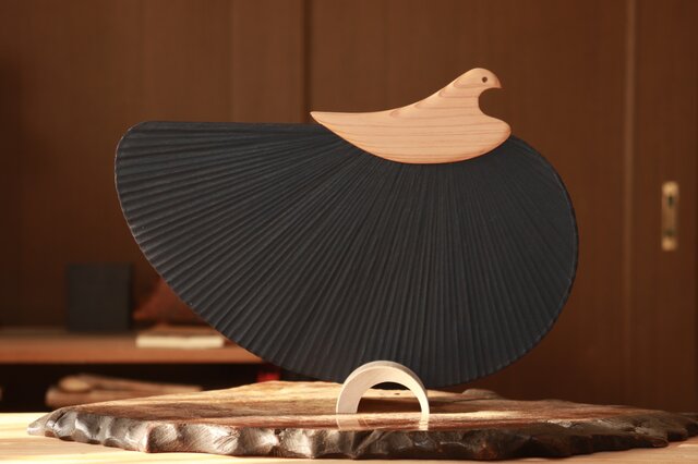 紺宣紙】江戸仕立て都団扇千鳥型(千鳥うちわ) | iichi 日々の暮らしを