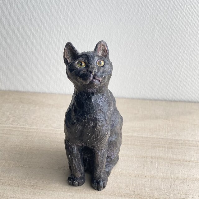小鳥のお友達に会えて輝く小さな黒猫（木彫りの置物） | iichi 日々の