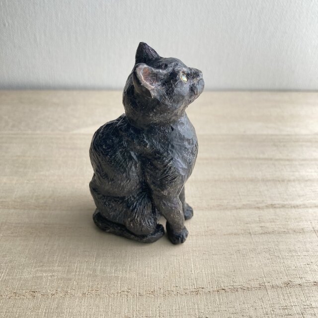 ビンテージ　猫ちゃんが魚を咥えている黒檀こくたんの美しく輝く彫刻 小鳥のお友達に会えて輝く小さな黒猫（木彫りの置物） | iichi 日々の