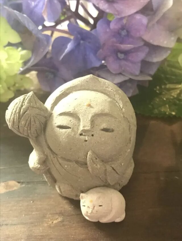白猫とお地蔵さま 蓮の錫杖 | iichi 日々の暮らしを心地よくする