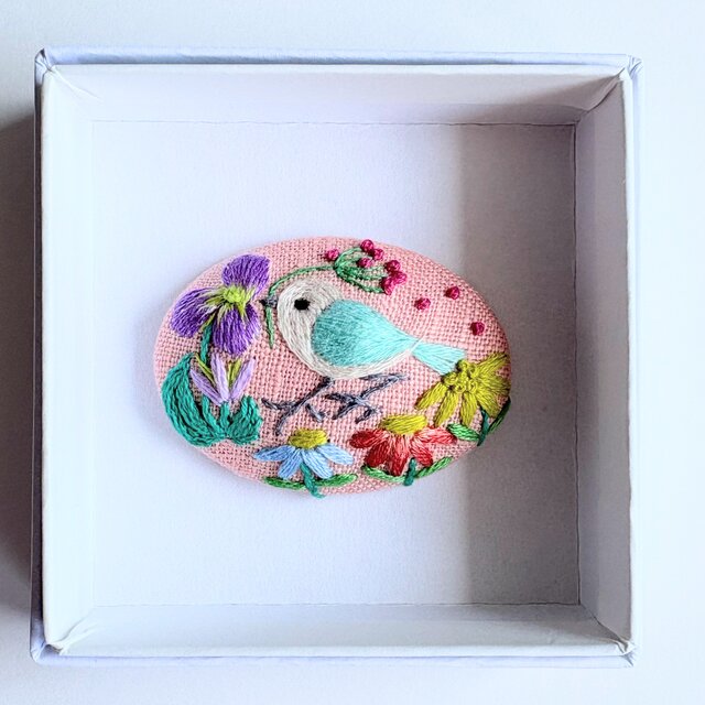 ことりと草花の刺繍ブローチ(botanical）#488 | iichi 日々の暮らしを