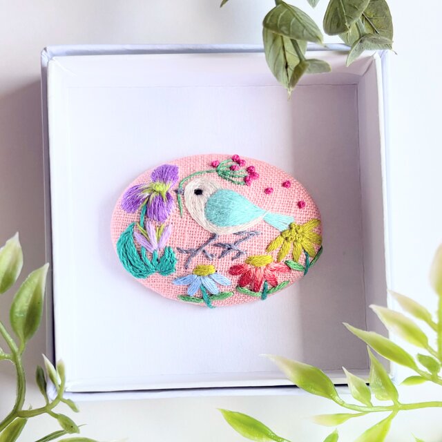 ことりと草花の刺繍ブローチ(botanical）#488 | iichi 日々の暮らしを