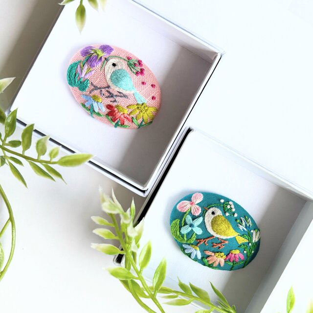 ことりと草花の刺繍ブローチ(botanical）#488 | iichi 日々の暮らしを