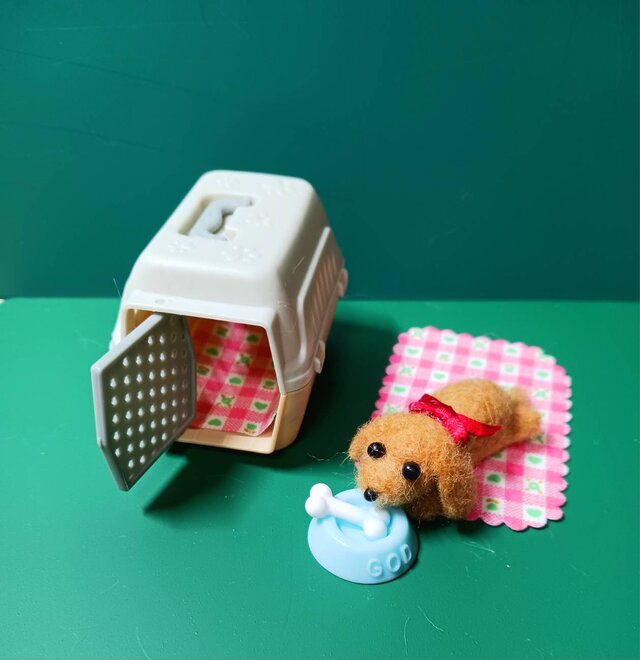 羊毛フェルト小さなミニチュアダックス キャリーケース・骨付き