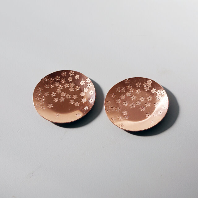 純銅の桜豆皿 | iichi 日々の暮らしを心地よくするハンドメイドや