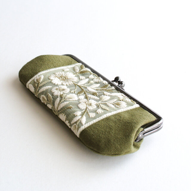 インド刺繍リボンのがま口ポーチ/ペンケース モスグリーン | iichi