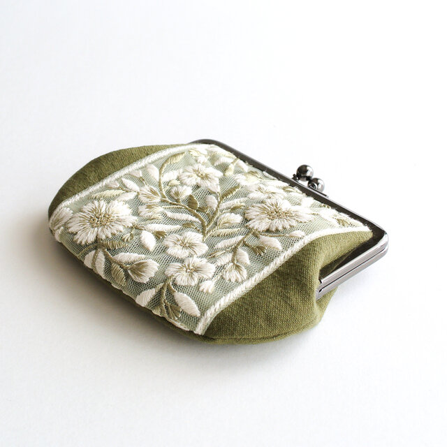 インド刺繍リボンのがま口ポーチ/お財布 モスグリーン | iichi 日々の
