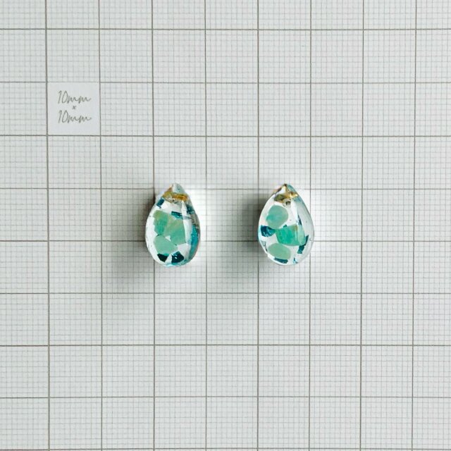 水色シェルのレジン✴︎涙雨のレインドロップピアス | iichi 日々の