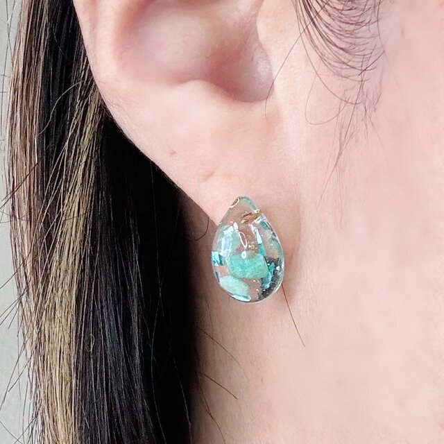 水色シェルのレジン✴︎涙雨のレインドロップピアス | iichi 日々の