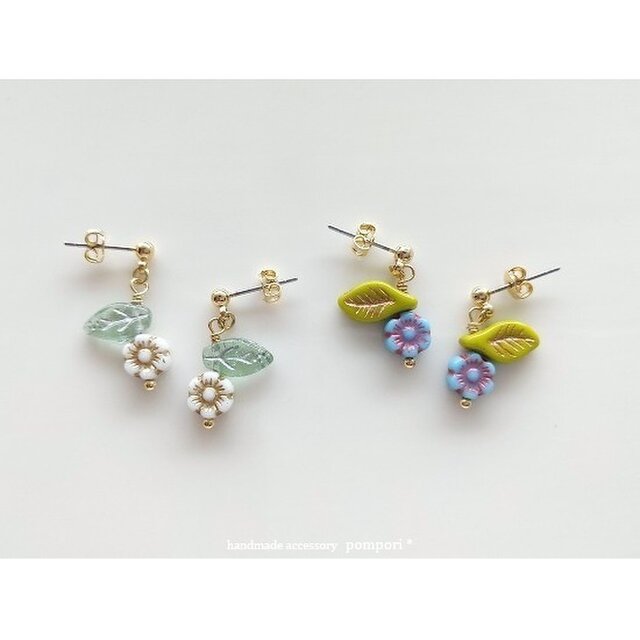 フラワーリーフデザインピアス プチフラワーとリーフのピアス（ホワイト） | iichi 日々の暮らしを