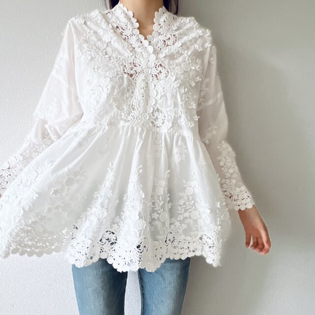 コットンレース刺繍・vネックブラウス | iichi 日々の暮らしを心地よく 