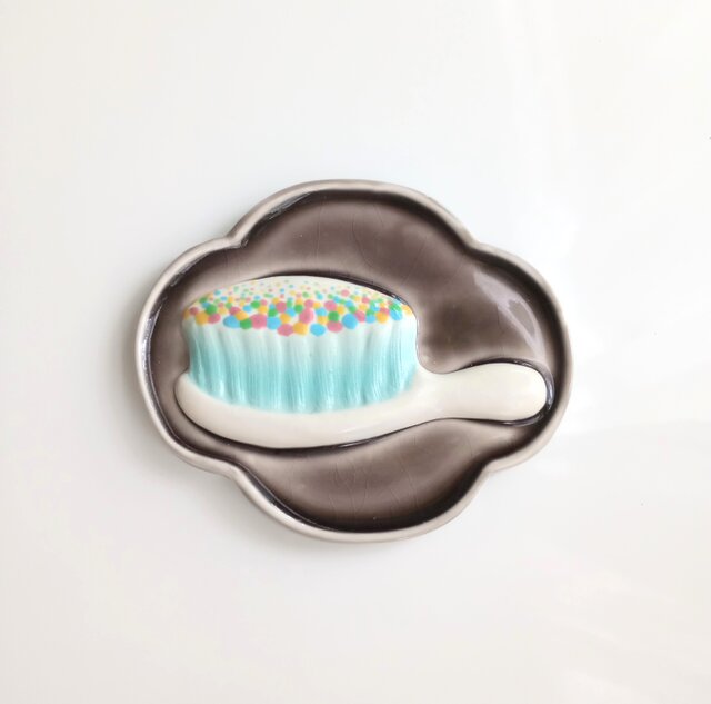 ブラシの幻影 陶器の壁飾り オブジェ | iichi 日々の暮らしを心地よく