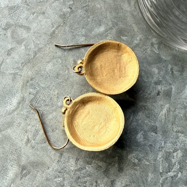 P796-ヴィンテージピアス U.S.A. 1970-80's Black Cabochon Gold Tone