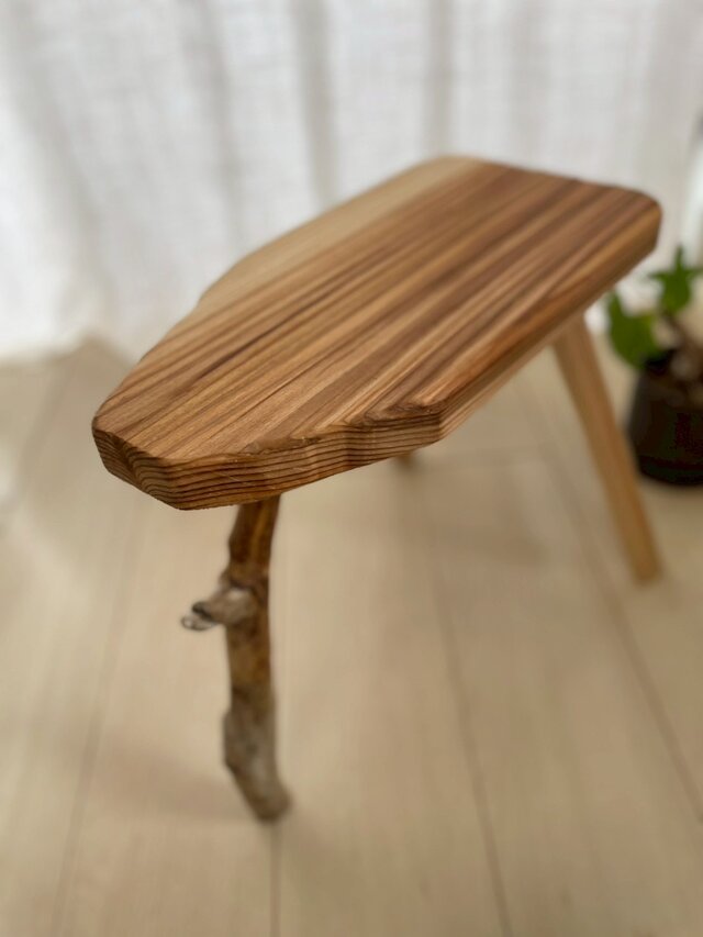 流木と国産杉の木製スツール｜花台・サイドテーブルにも | iichi 日々