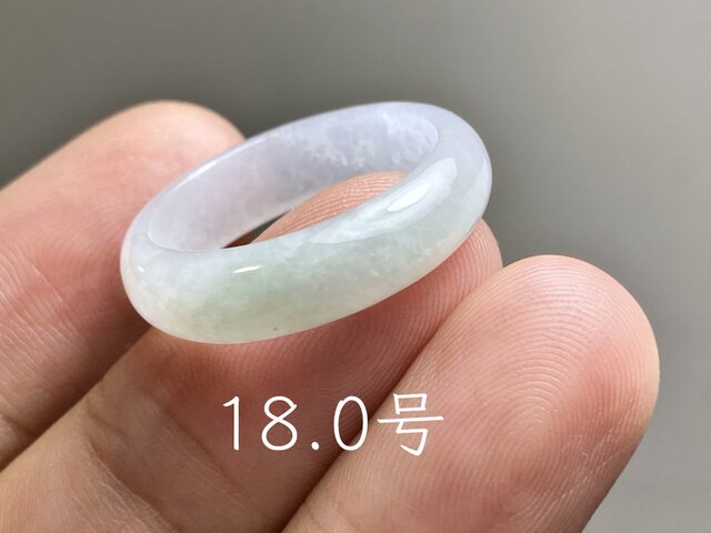 L18-72 氷糯種 薄白緑 18.0号 ミャンマー産 A貨 本翡翠 くりぬき