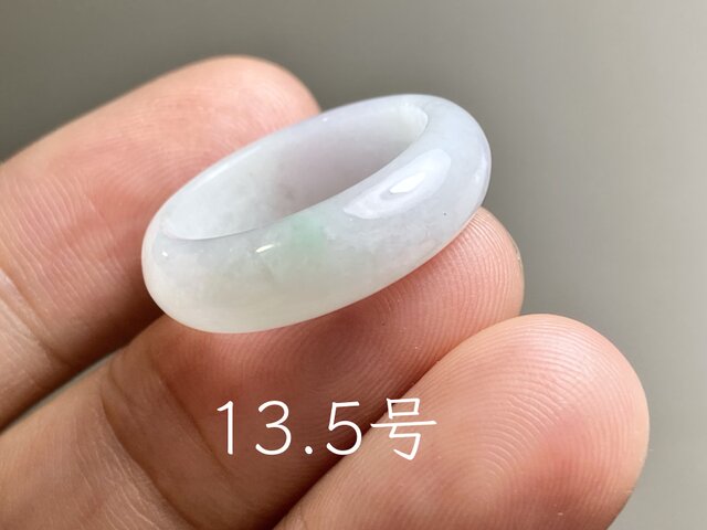 L18-74 氷糯種 薄白緑 13.5号 ミャンマー産 A貨 本翡翠 くりぬき